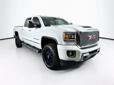2017 GMC Sierra 2500HD Denali 4WD photo