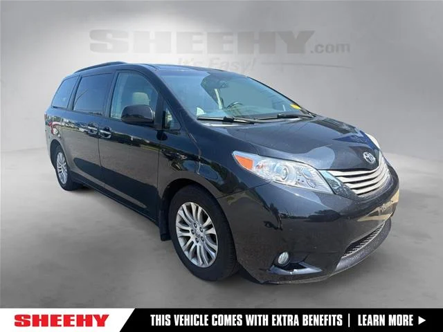 2017 Toyota Sienna XLE FWD photo