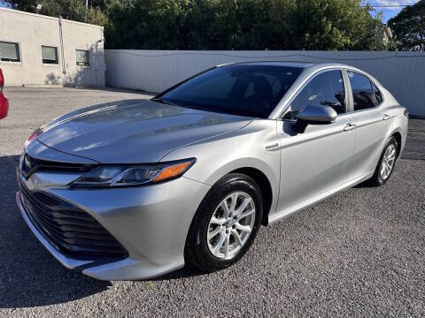 2018 Toyota Camry Hybrid LE FWD photo