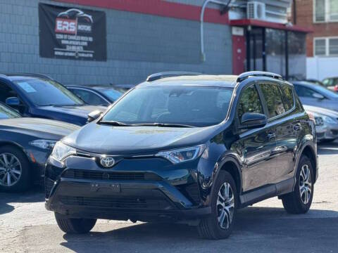 2017 Toyota RAV4 LE FWD photo