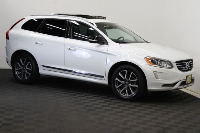 2017 Volvo XC60 Dynamic AWD photo