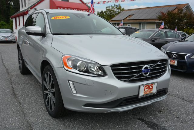 2017 Volvo XC60 Inscription AWD photo