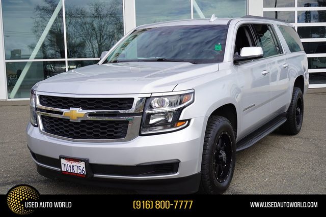 2017 Chevrolet Suburban LT 4WD photo