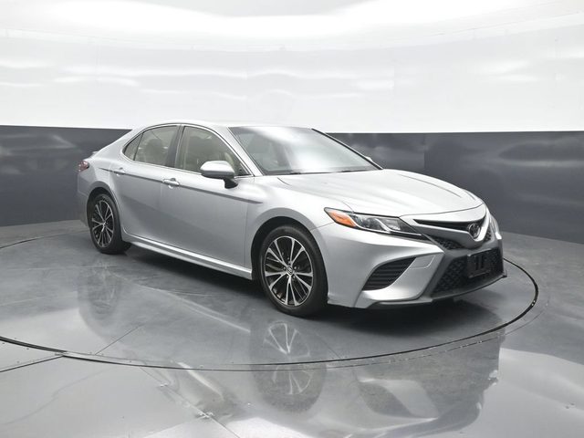 2018 Toyota Camry SE FWD photo