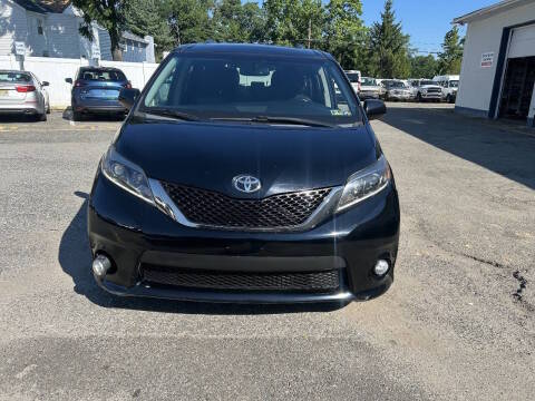 2017 Toyota Sienna SE Premium FWD photo