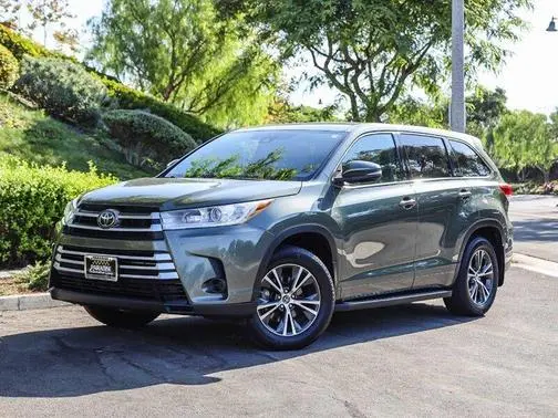 2017 Toyota Highlander LE AWD photo