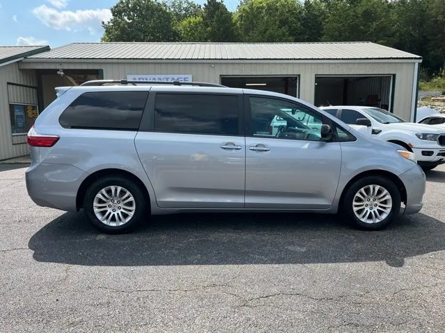 2017 Toyota Sienna XLE FWD photo