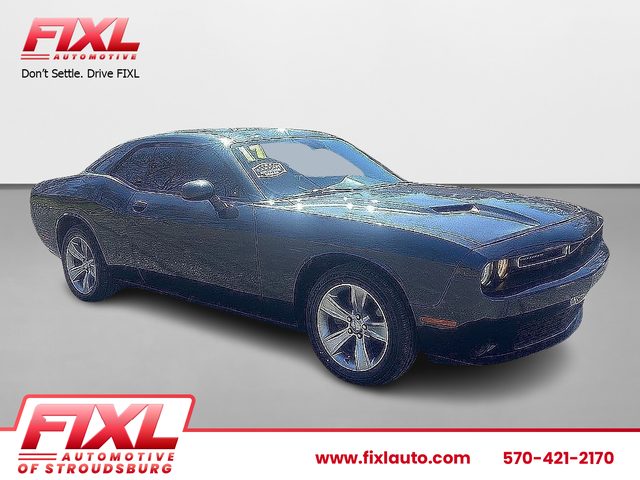 2017 Dodge Challenger SXT RWD photo