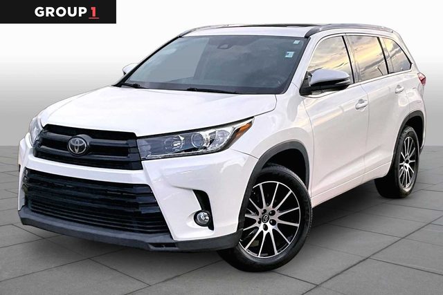 2017 Toyota Highlander SE FWD photo