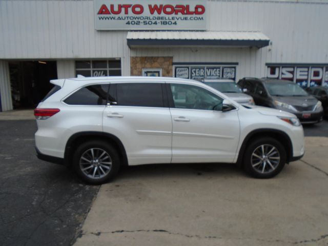 2017 Toyota Highlander XLE AWD photo