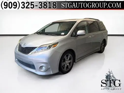 2017 Toyota Sienna SE FWD photo
