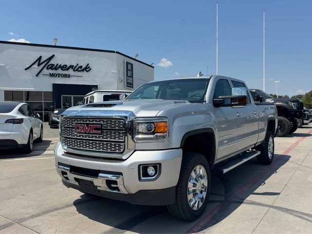2018 GMC Sierra 2500HD Denali 4WD photo