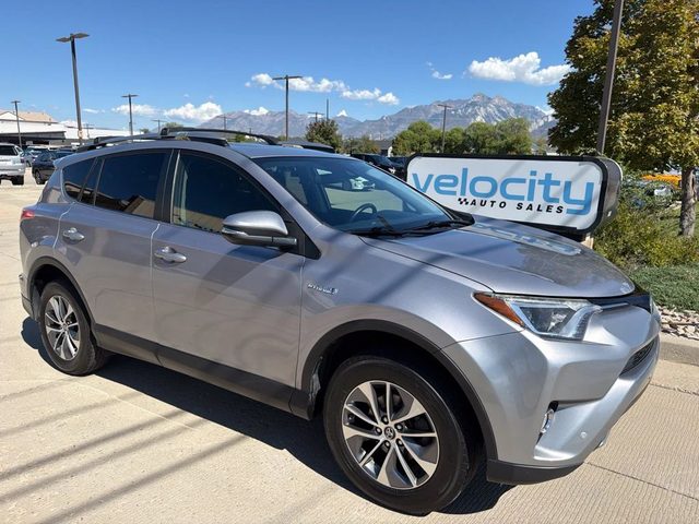 2017 Toyota RAV4 XLE AWD photo