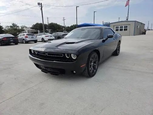 2018 Dodge Challenger SXT Plus RWD photo