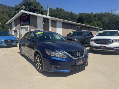 2017 Nissan Altima 2.5 SR FWD photo