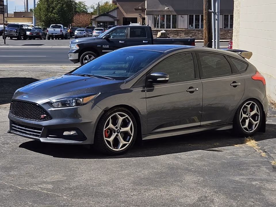 2017 Ford Focus ST FWD photo