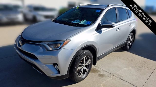 2017 Toyota RAV4 XLE FWD photo
