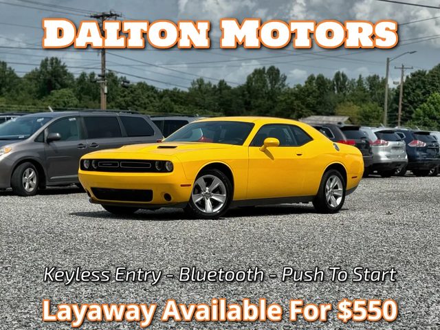 2017 Dodge Challenger SXT RWD photo