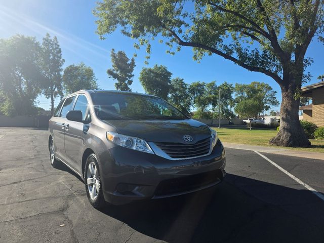 2017 Toyota Sienna LE FWD photo