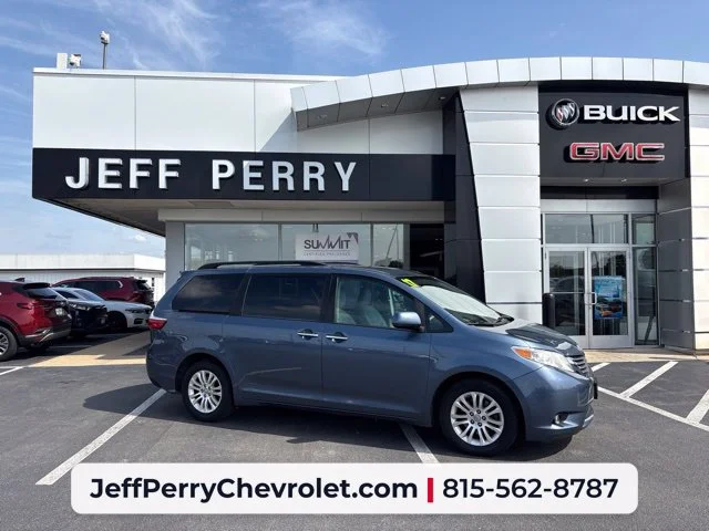 2017 Toyota Sienna XLE FWD photo
