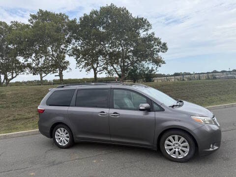2017 Toyota Sienna Limited Premium FWD photo