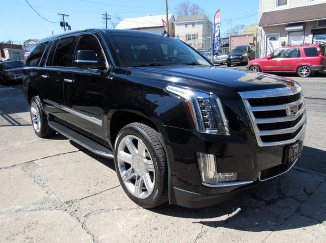 2018 Cadillac Escalade ESV Luxury 4WD photo