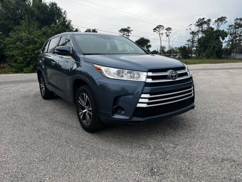 2017 Toyota Highlander LE FWD photo