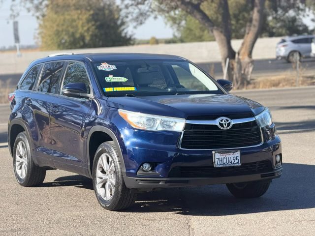 2015 Toyota Highlander LE Plus FWD photo