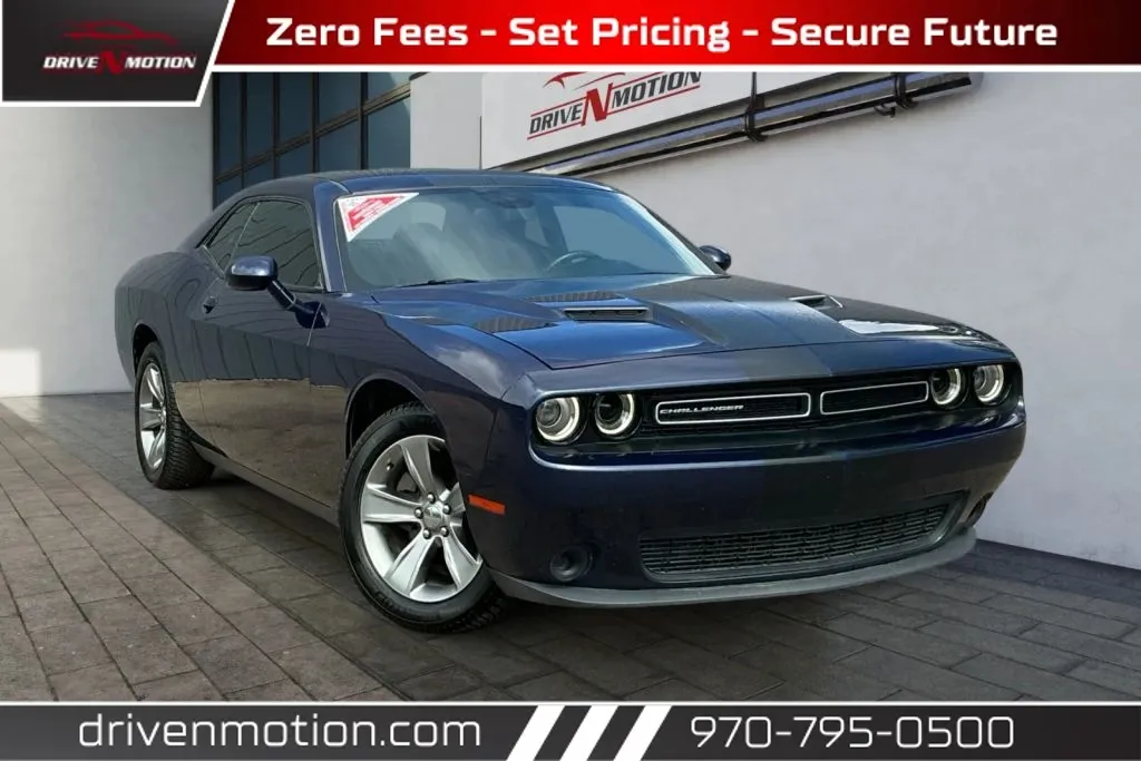 2015 Dodge Challenger SXT RWD photo