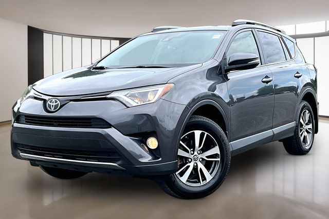 2017 Toyota RAV4 XLE FWD photo