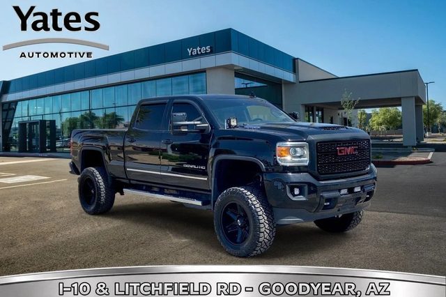 2018 GMC Sierra 2500HD Denali 4WD photo