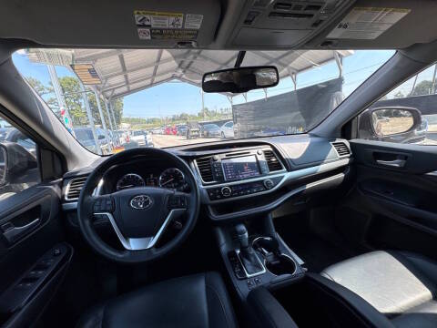 2015 Toyota Highlander XLE FWD photo
