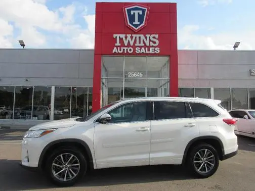 2017 Toyota Highlander XLE FWD photo