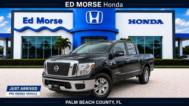 2017 Nissan Titan SV RWD photo
