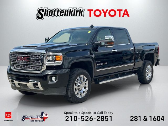 2018 GMC Sierra 2500HD Denali 4WD photo