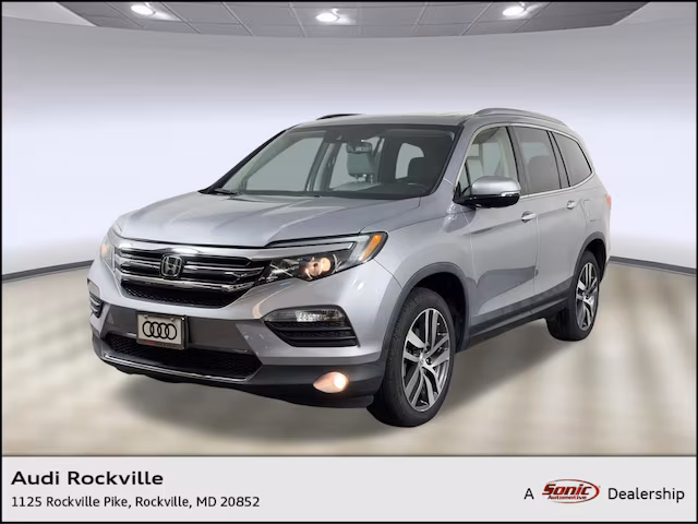 2017 Honda Pilot Touring AWD photo