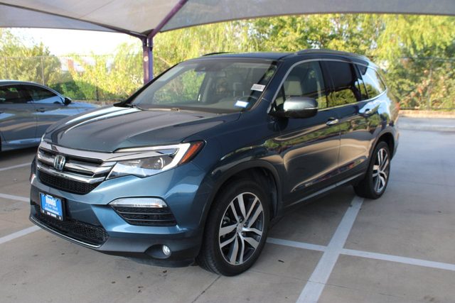 2017 Honda Pilot Touring AWD photo