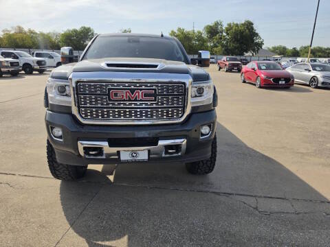 2018 GMC Sierra 2500HD Denali 4WD photo