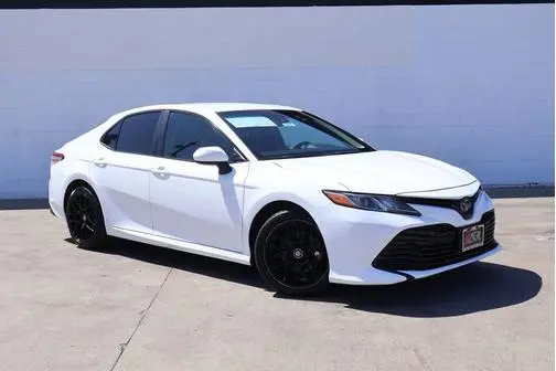 2018 Toyota Camry Hybrid LE FWD photo