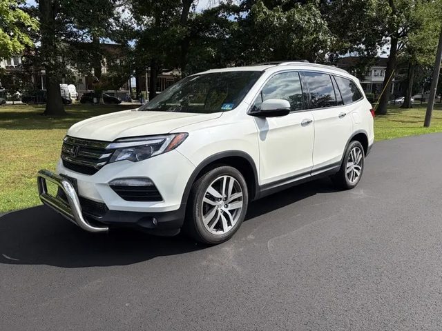 2017 Honda Pilot Touring AWD photo