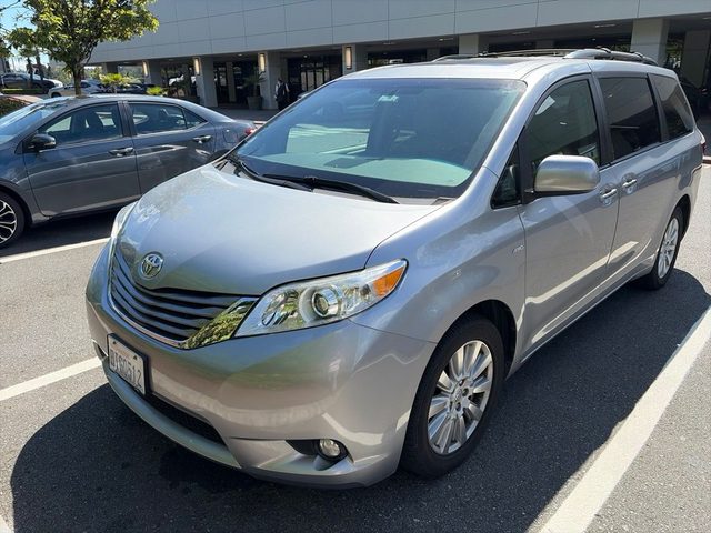 2017 Toyota Sienna XLE AWD photo