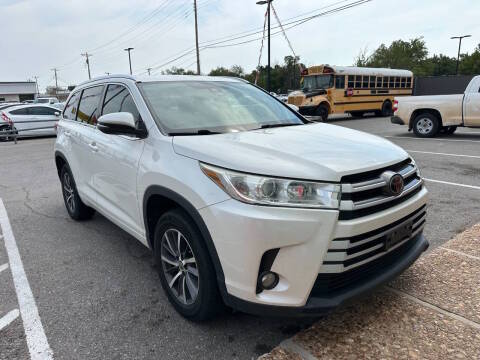 2017 Toyota Highlander XLE FWD photo