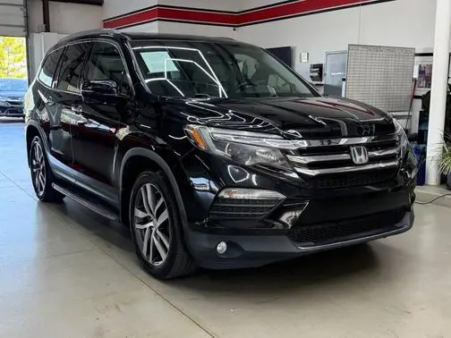 2017 Honda Pilot Touring AWD photo
