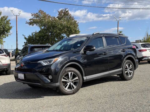 2017 Toyota RAV4 XLE AWD photo