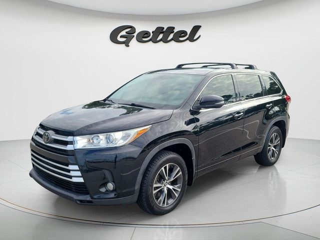 2017 Toyota Highlander LE Plus FWD photo