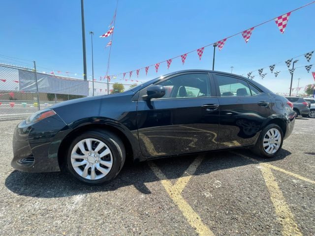 2018 Toyota Corolla LE FWD photo
