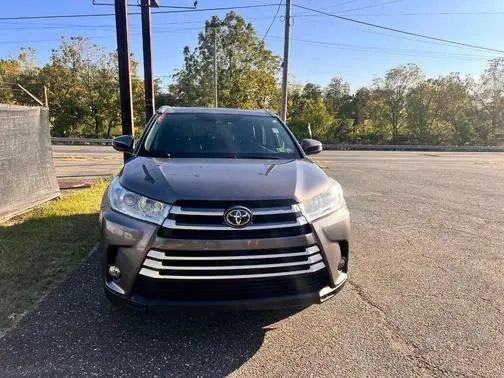 2017 Toyota Highlander XLE FWD photo
