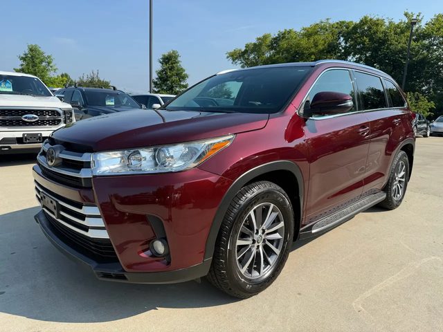 2017 Toyota Highlander XLE FWD photo