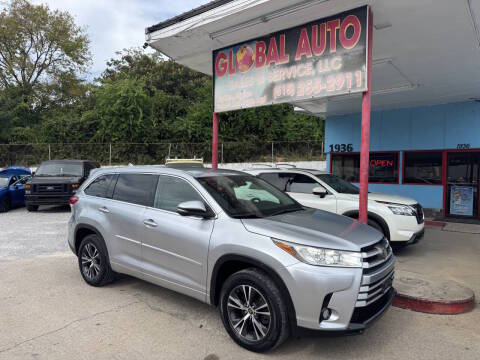 2017 Toyota Highlander LE Plus FWD photo