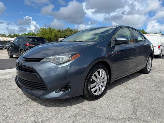 2018 Toyota Corolla LE FWD photo